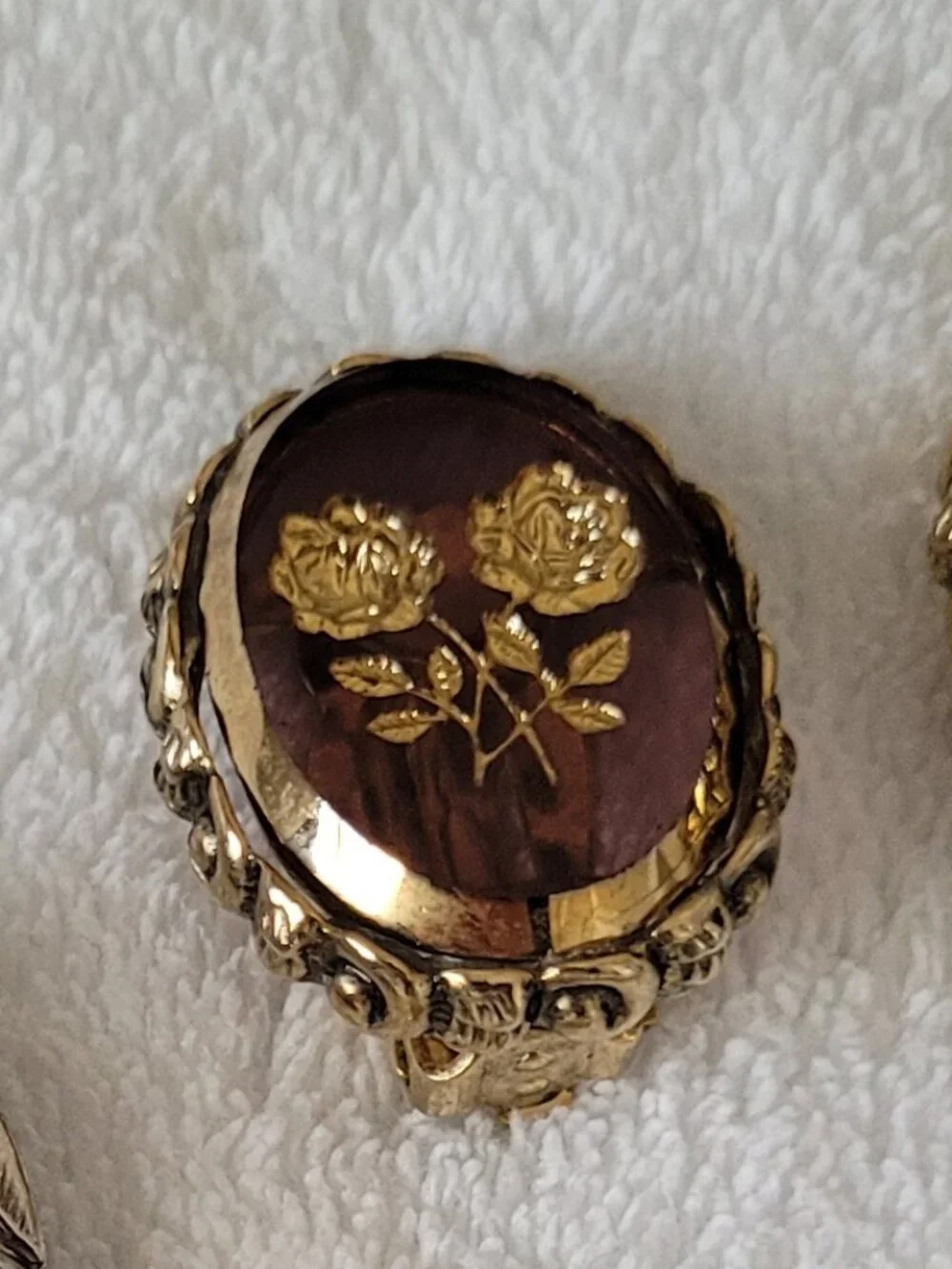 Whiting & Davis Intaglio Rose Earrings - Picture 4 of 4